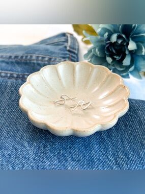 Pura Vida wave earrings.